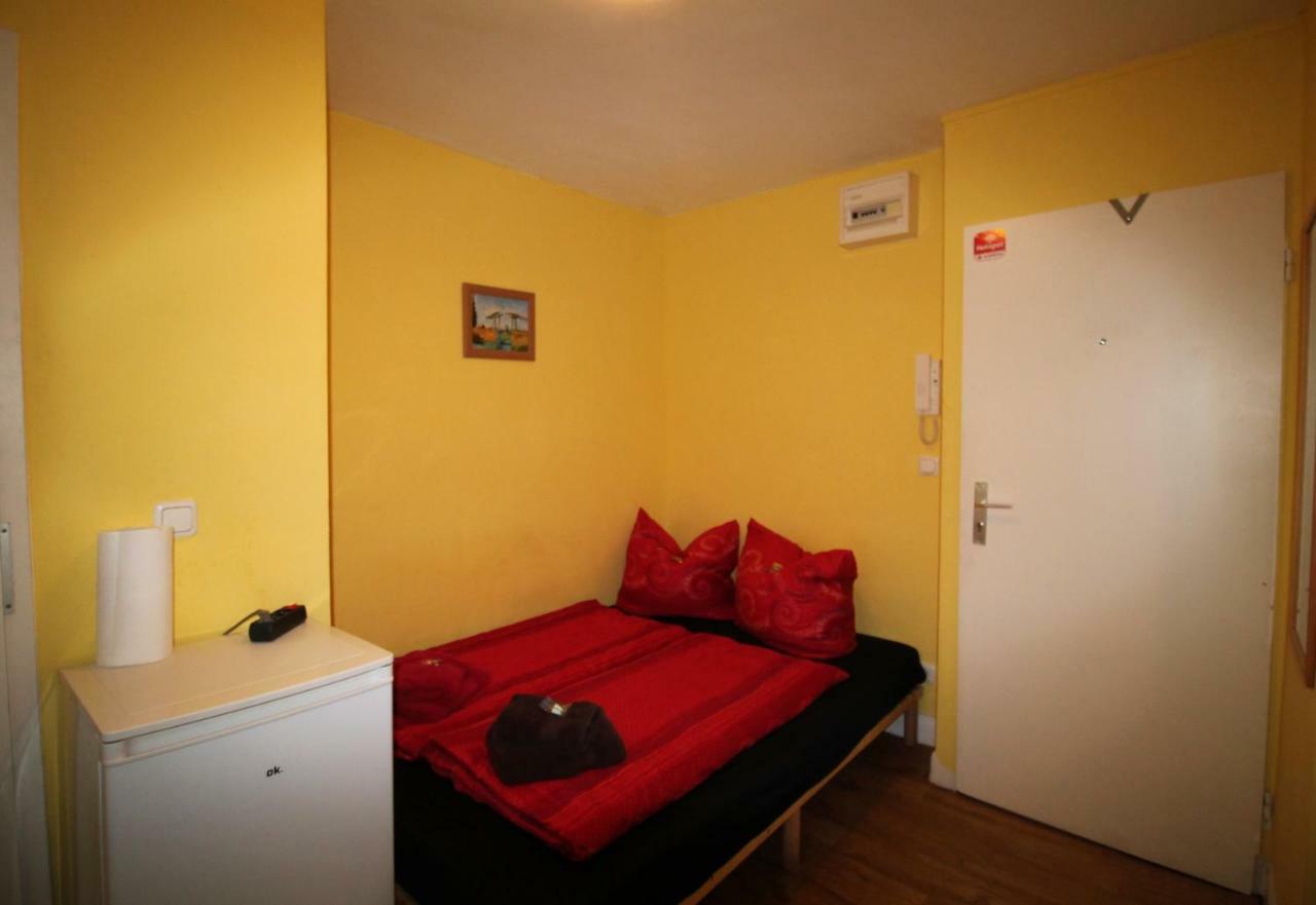 Отель Sleep In Hamburg St. Pauli Экстерьер фото